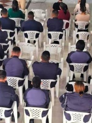 Nesta semana, em alusão ao Agosto Lilás, o Ministério Público do Estado do Amazonas (MPAM) promoveu um curso de capacitação para a Polícia Militar do Amazonas (PMAM) sobre violência doméstica. A atividade foi conduzida pelo promotor de Justiça da Comarca de Guajará, Ney Costa Alcântara de Oliveira Filho.